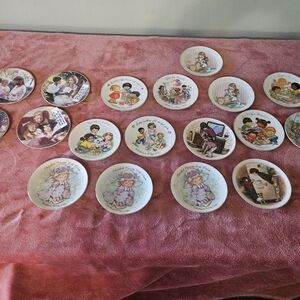 Charming Collectible Decorative Plates Set